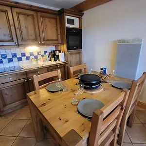 ecrins-a4-2-bedroom-apartment-central-samons.hotels-rhonealpes.com/